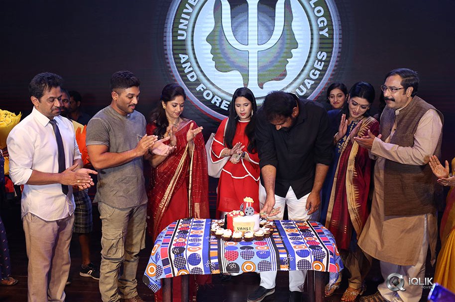 Vakkantham-Vamsi-Birthday-on-Naa-Peru-Surya-Sets